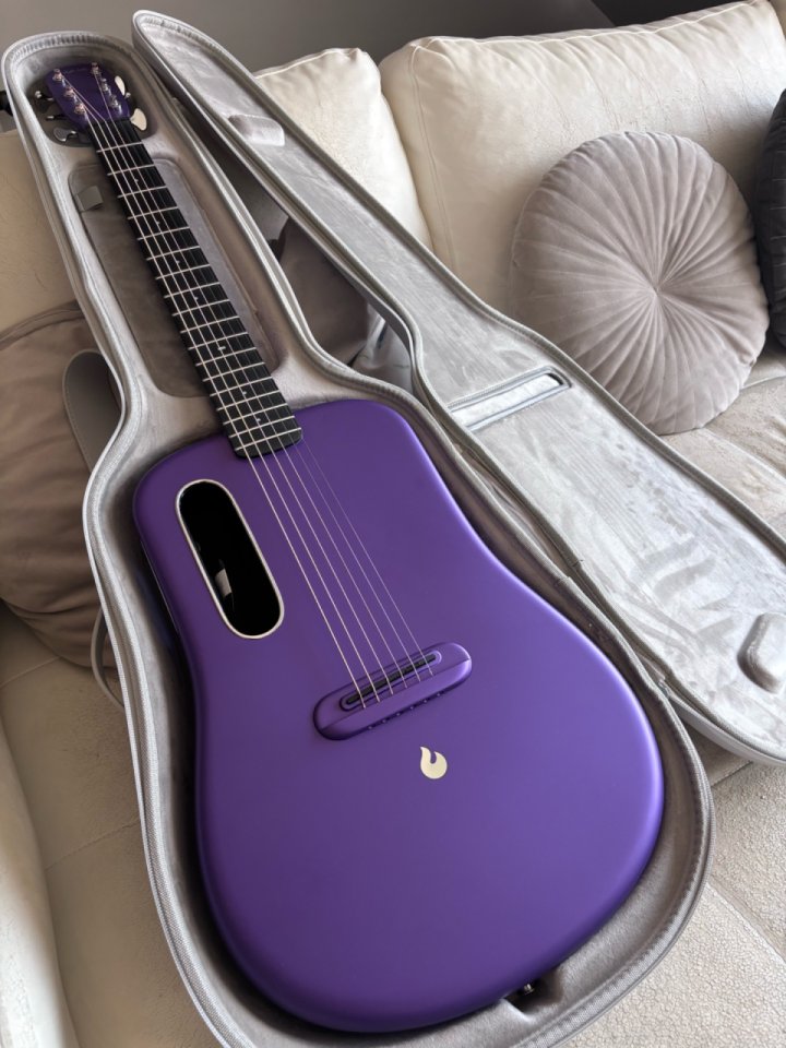 Guitarra Lava Me 4 púrpura 36’ de segunda mano · Foto 9 de 9 · Madrid · 700 €