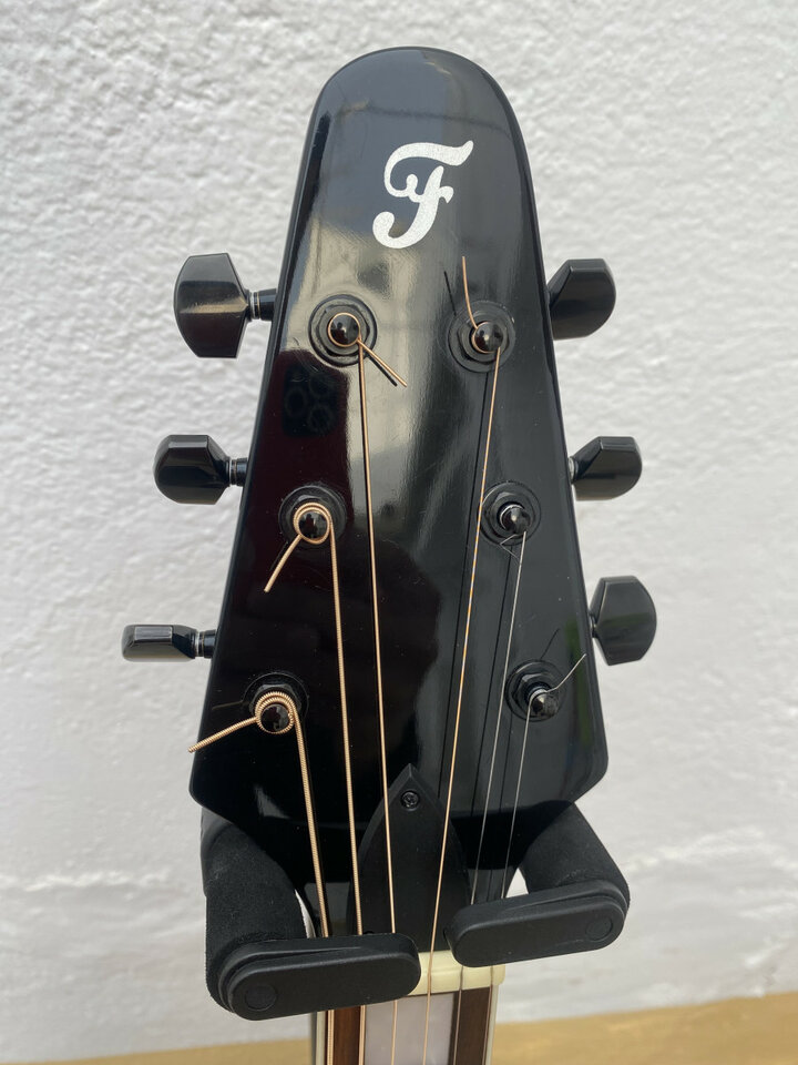 Guitarra Fazley Flying V