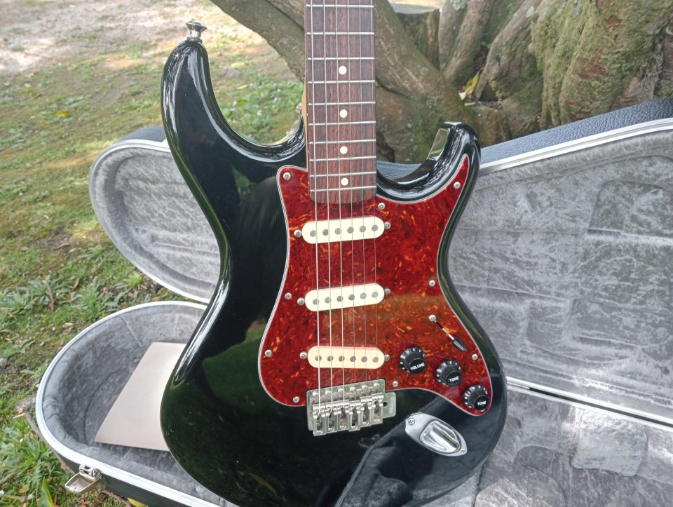 Estratocaster Masterbuild Ruokangas VSOP Classic 2016 Black. de segunda mano · Foto 3 de 10 · A Coruña