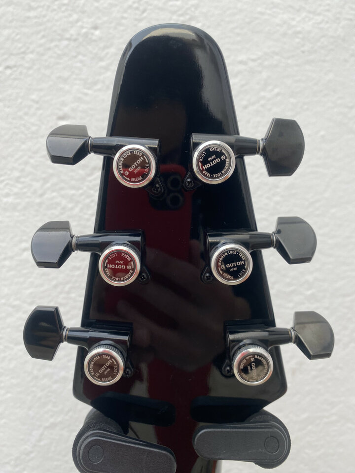 Guitarra Fazley Flying V