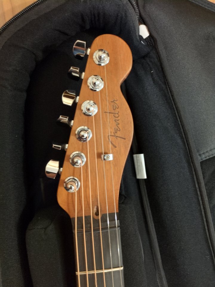 Fender Acoustasonic Telecaster made in USA de segunda mano · Foto 3 de 5 · Zaragoza · 1200 €
