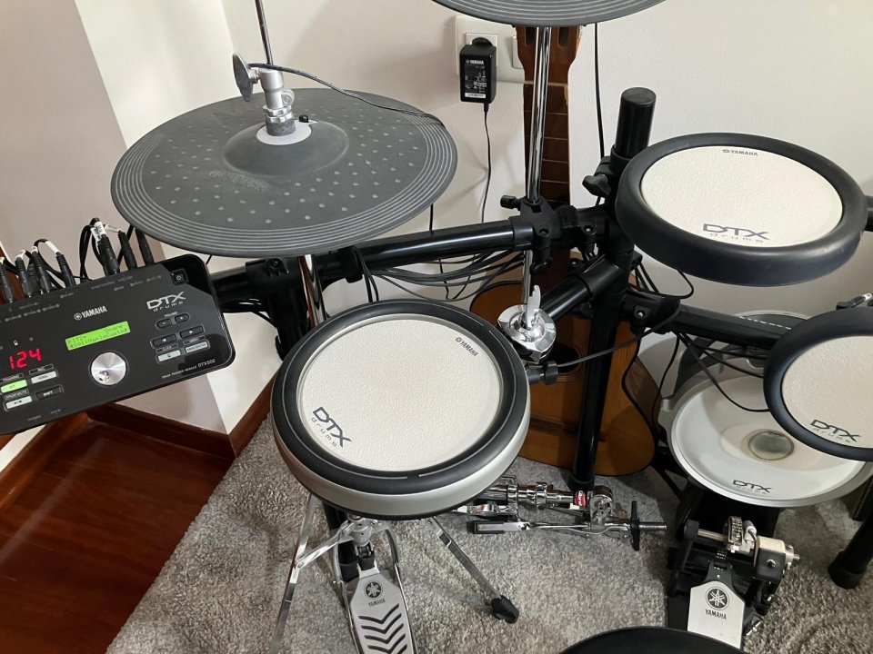 Vendo Yamaha DTX582K E-Drum Set de segunda mano · Foto 6 de 7 · A Coruña · 900 €