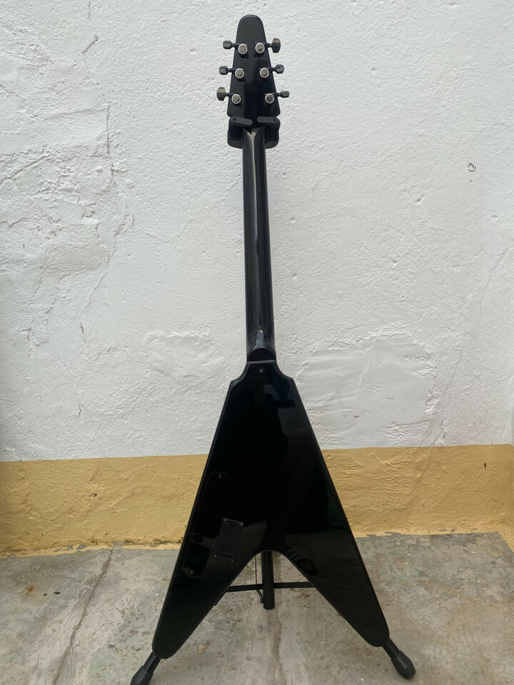 Guitarra Fazley Flying V