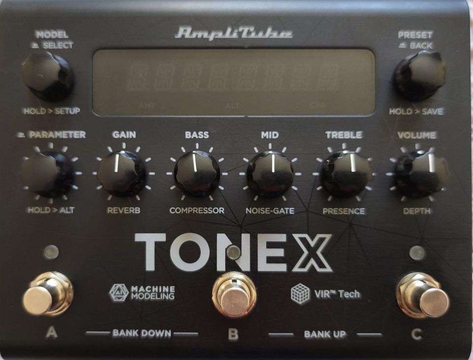 Tonex Pedal por Harley Benton Modern Plus
