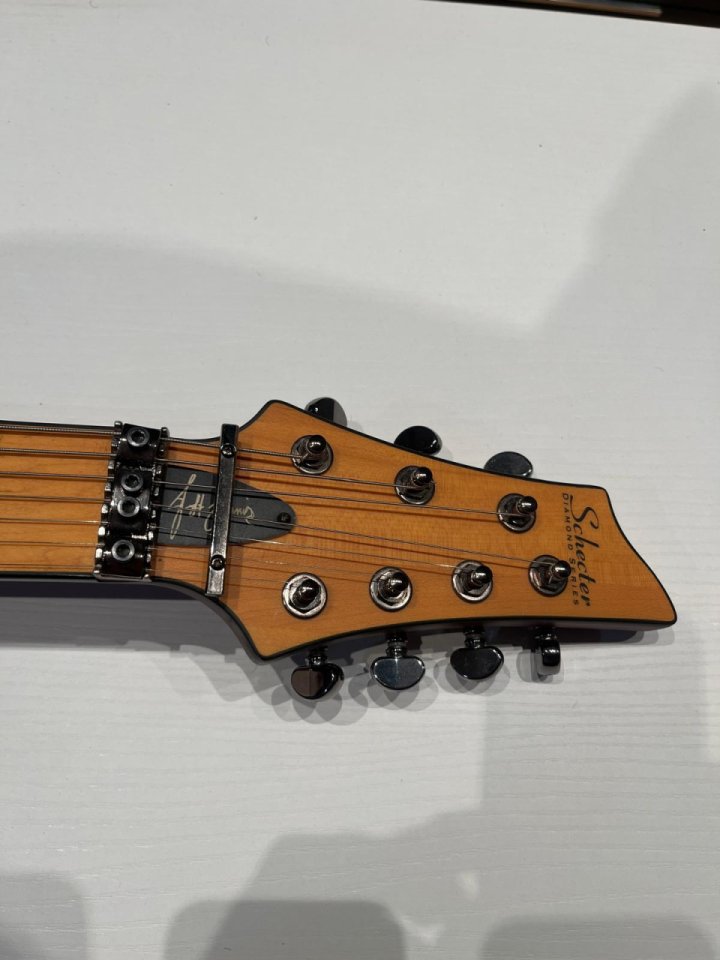 Schecter Jeff Loomis FR7 Vampire Satin Guitarra de segunda mano · Foto 8 de 9 · Navarra · 750 €