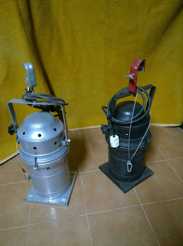 Focos PAR64 con portafiltros de segunda mano · Foto 2 de 2 · Madrid · 12 €