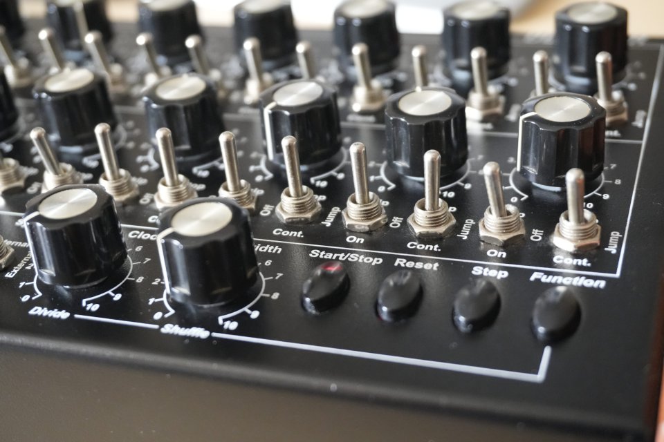 Secuenciador analógico Doepfer Dark Time de segunda mano · Foto 6 de 10 · Madrid · 320 €