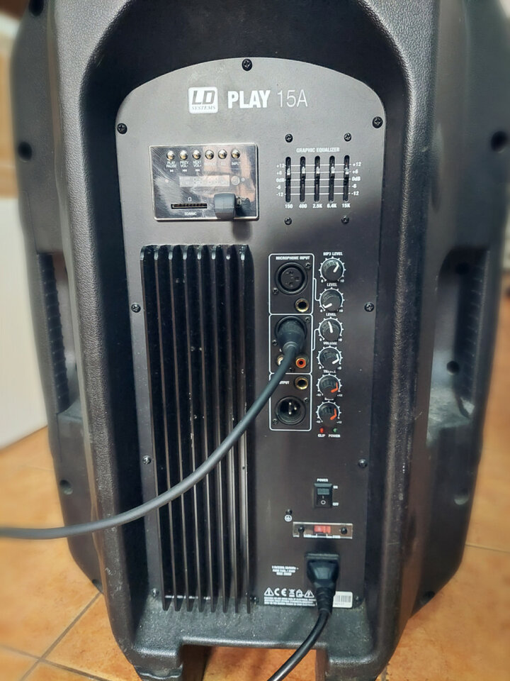 Altavoz 15" autoamplificado 1300 W