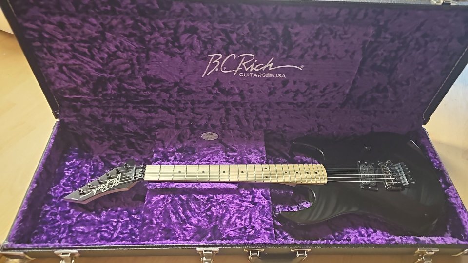 BC RICH GUNSLINGER USA de segunda mano · Foto 2 de 6 · Bizkaia · 1300 €