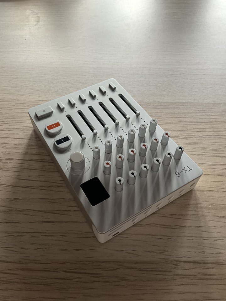 Teenage Engineering TX-6 con decksaver de segunda mano · Foto 1 de 5 · Madrid · 940 €