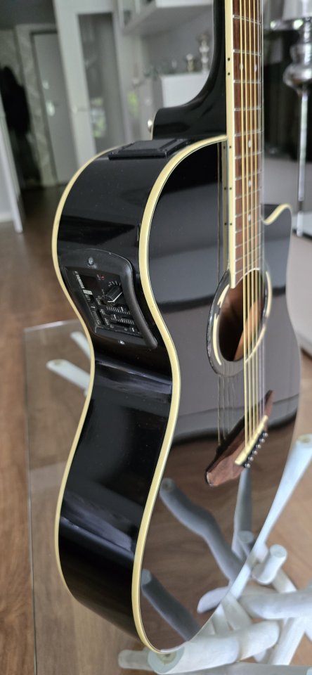 Yamaha Electroacústica de segunda mano · Foto 6 de 10 · Madrid · 175 €