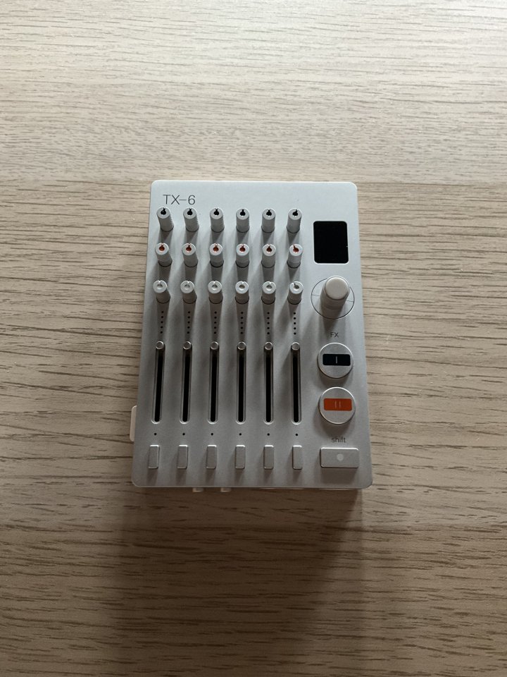 Teenage Engineering TX-6 con decksaver de segunda mano · Foto 2 de 5 · Madrid · 940 €