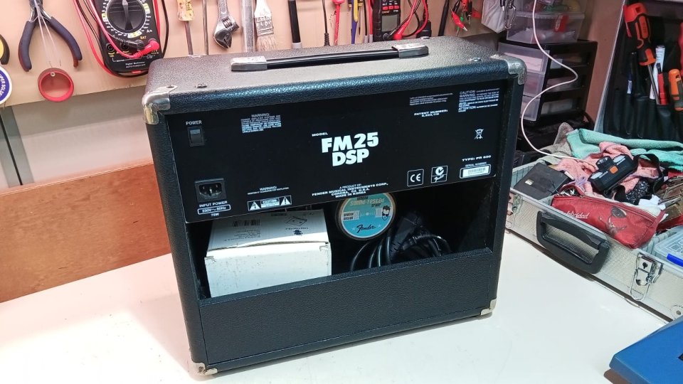 Fender FM25 DSP ENVIO GRATIS INCLUIDO!!! como nuevo!!