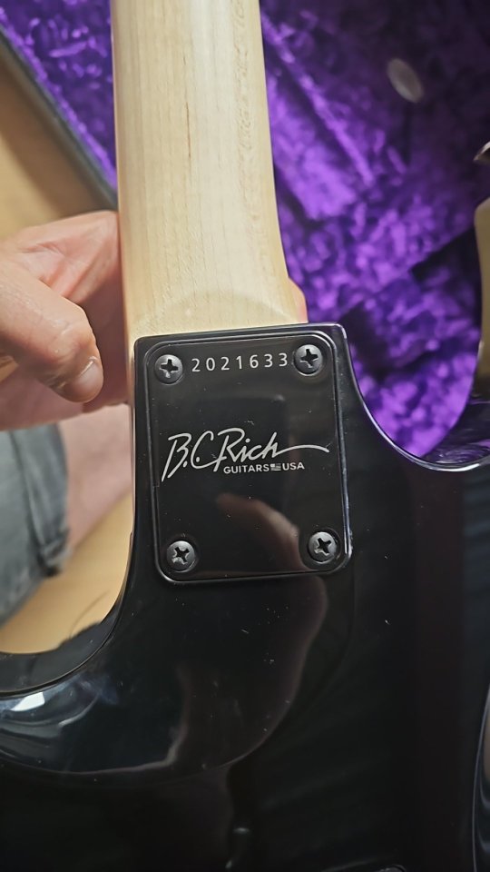 BC RICH GUNSLINGER USA de segunda mano · Foto 4 de 6 · Bizkaia · 1300 €
