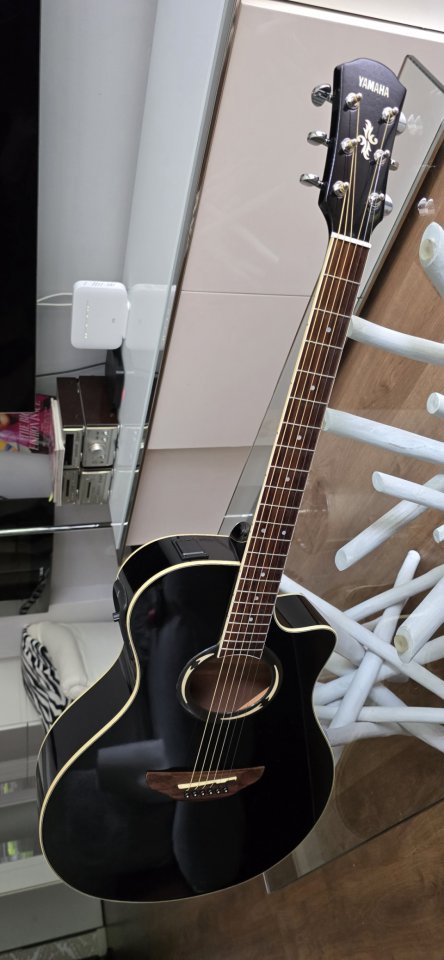 Yamaha Electroacústica de segunda mano · Foto 7 de 10 · Madrid · 175 €