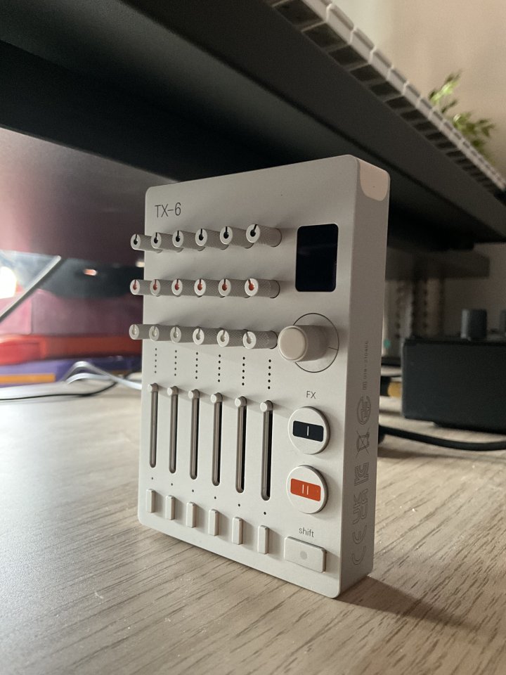 Teenage Engineering TX-6 con decksaver de segunda mano · Foto 3 de 5 · Madrid · 940 €