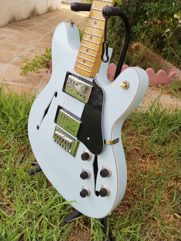 Fender Starcaster 1976 Sonic Blue de segunda mano · Foto 1 de 9 · Málaga · 3800 €
