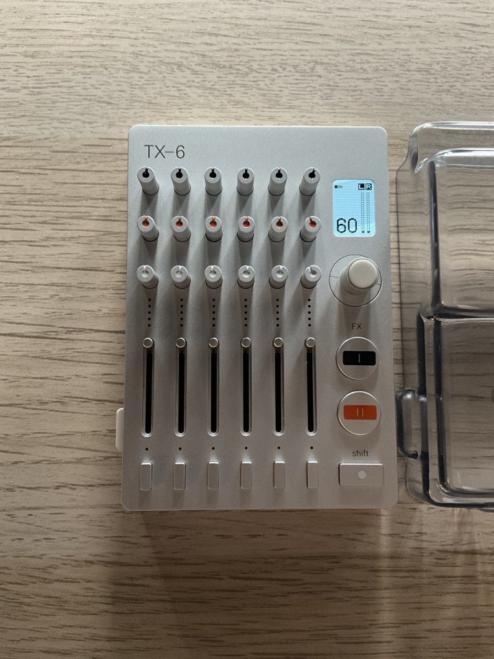 Teenage Engineering TX-6 con decksaver de segunda mano · Foto 4 de 5 · Madrid · 940 €