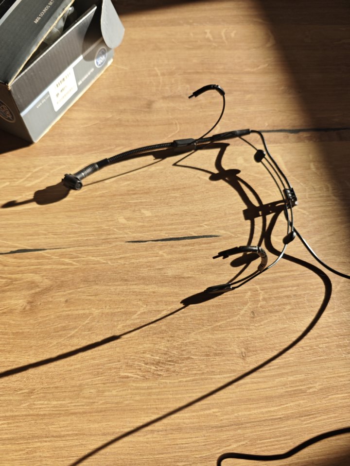Micrófono AKG 520L diadema + MiniXLR-XLR de segunda mano · Foto 2 de 6 · Barcelona · 120 €