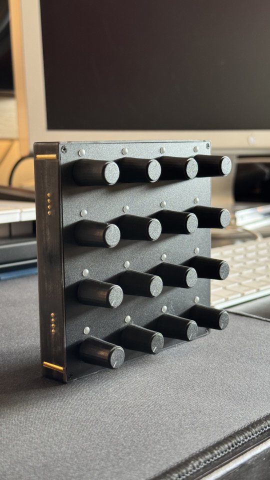 Intech Studio Grid PO16 de segunda mano · Madrid · 55 €