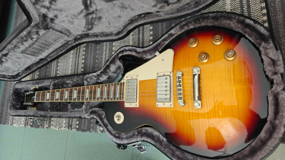Epiphone Inspired by Gibson Les Paul Standard '50s Vintage Sunburst.