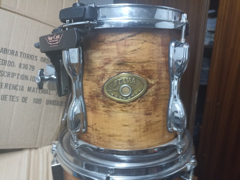 Tom Tama Rockstar 8x7 con star-cast.