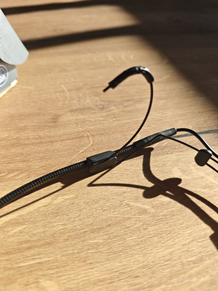 Micrófono AKG 520L diadema + MiniXLR-XLR de segunda mano · Foto 4 de 6 · Barcelona · 120 €