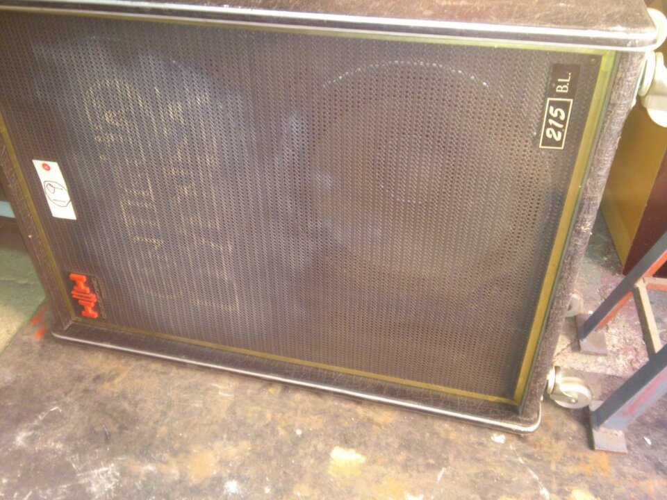 PANTALLA HH MODELO 215 BL DE 200W