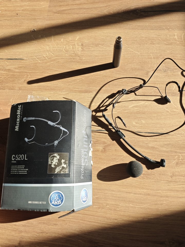 Micrófono AKG 520L diadema + MiniXLR-XLR de segunda mano · Foto 6 de 6 · Barcelona · 120 €