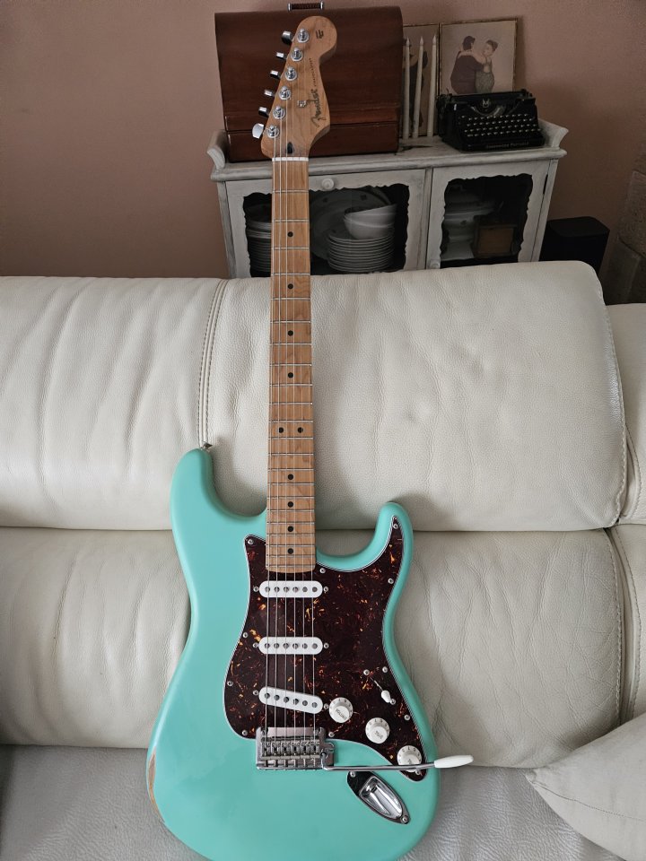 Fender stratocaster player 75th muy mejorada de segunda mano · Foto 2 de 5 · Valencia