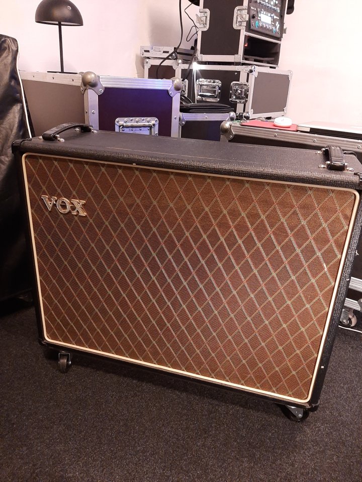 Pantalla Vox 2x12 (V212) - Altavoces Celestion Creamback G12M-65 - Impecable