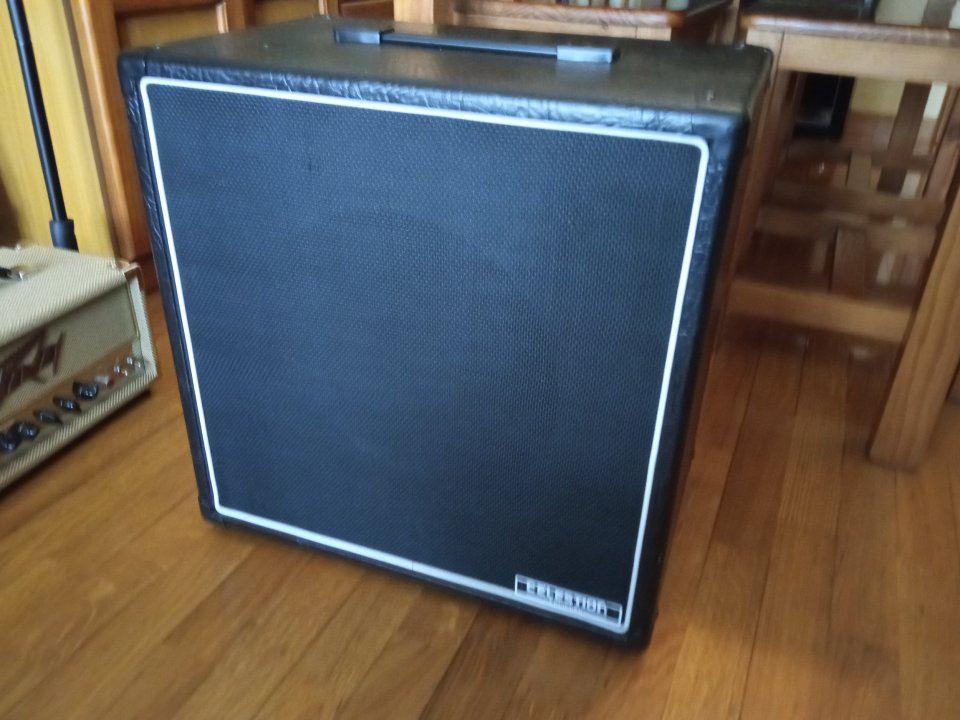 Pantalla Harley Benton 1x12 Celestion V-Type de segunda mano · Foto 1 de 7 · Pontevedra · 95 €