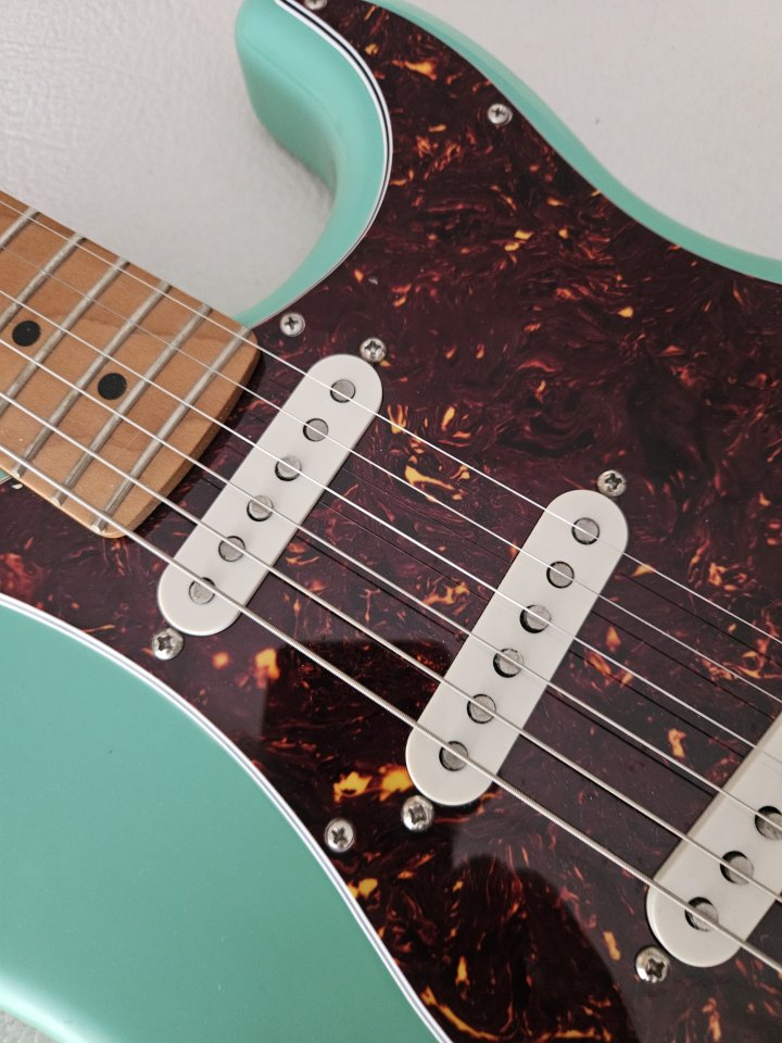 Fender stratocaster player 75th muy mejorada de segunda mano · Foto 3 de 5 · Valencia