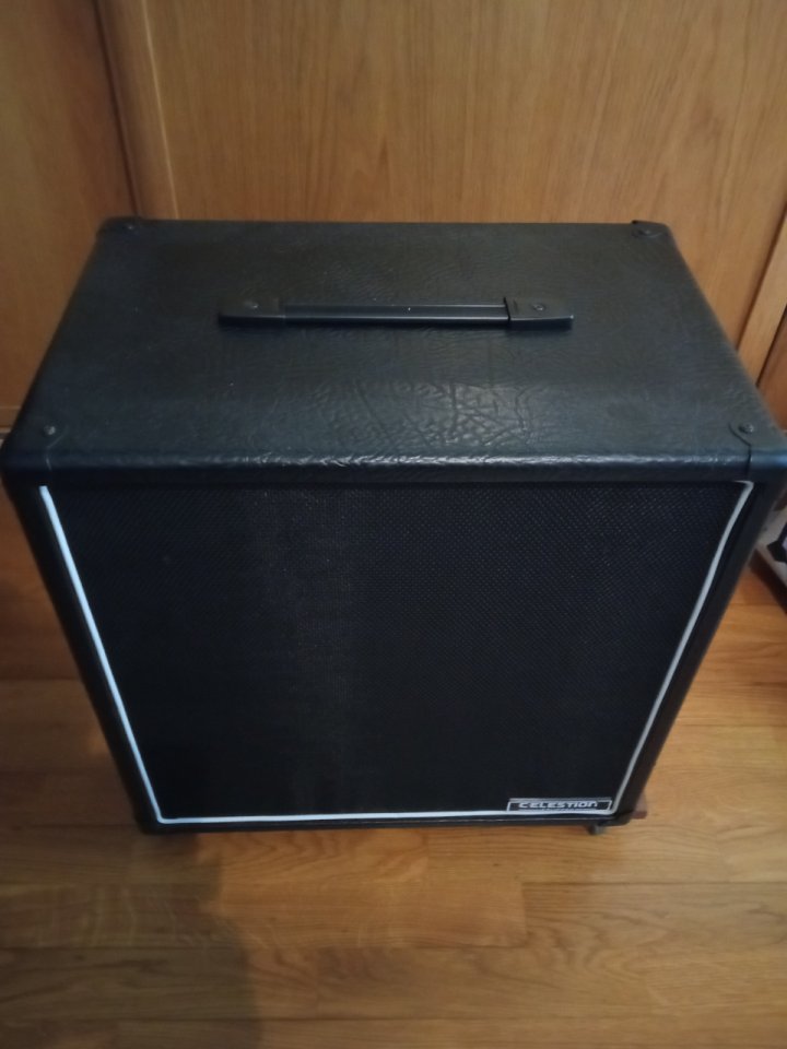 Pantalla Harley Benton 1x12 Celestion V-Type de segunda mano · Foto 2 de 7 · Pontevedra · 95 €