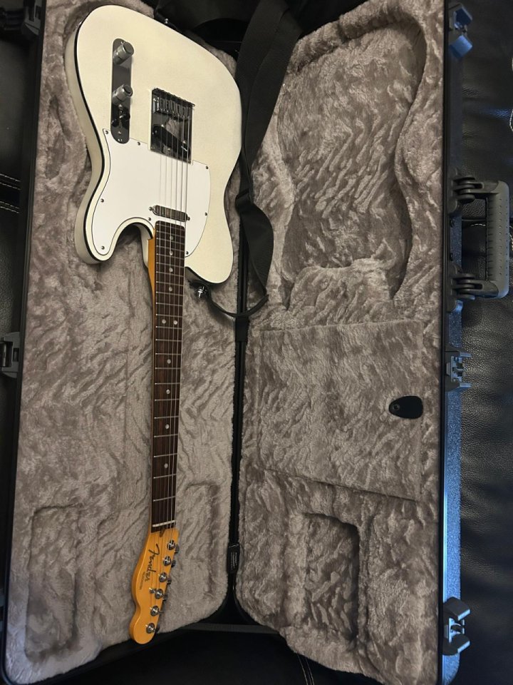 FENDER TELECASTER American Ultra. de segunda mano · Foto 2 de 4 · Almería · 1500 €