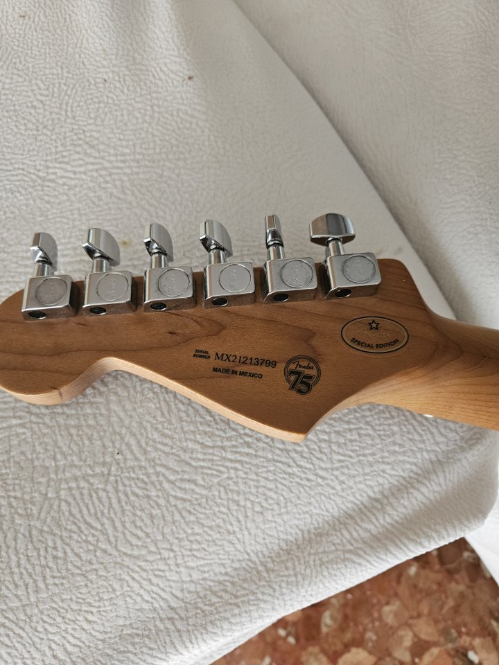 Fender stratocaster player 75th muy mejorada de segunda mano · Foto 4 de 5 · Valencia