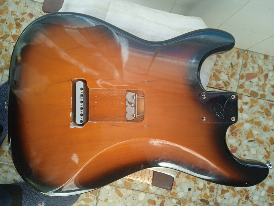 cuerpo strato tokai 83