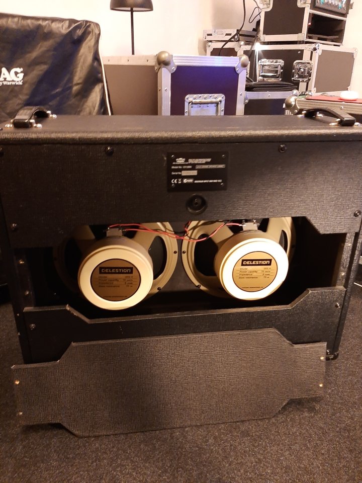 Pantalla Vox 2x12 (V212) - Altavoces Celestion Creamback G12M-65 - Impecable