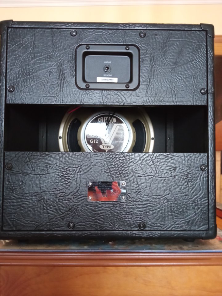 Pantalla Harley Benton 1x12 Celestion V-Type de segunda mano · Foto 4 de 7 · Pontevedra · 95 €