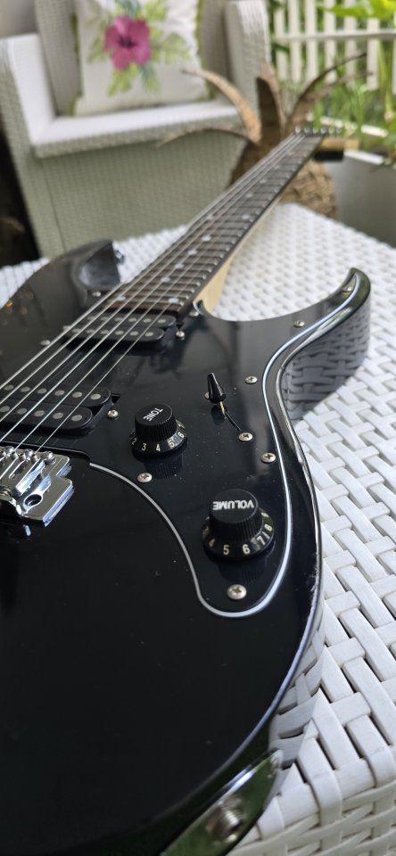 Guitarra Eléctrica Ibanez de segunda mano · Foto 3 de 10 · Madrid · 150 €