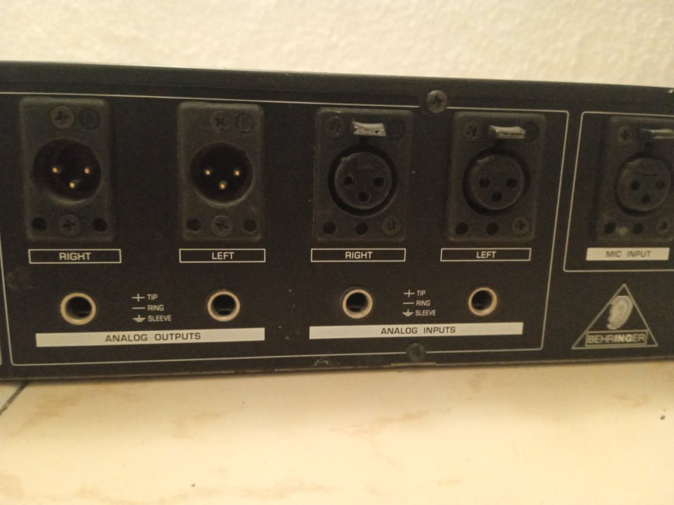 BEHRINGER ULTRACURVE DSP 8000 Ecualizador 31 Bandas