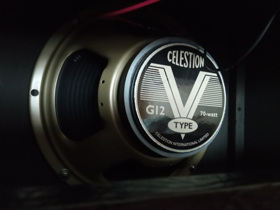 Pantalla Harley Benton 1x12 Celestion V-Type de segunda mano · Foto 5 de 7 · Pontevedra · 95 €