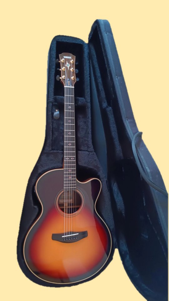 Guitarra electroacustica Yamaha CPX 1200 VS.