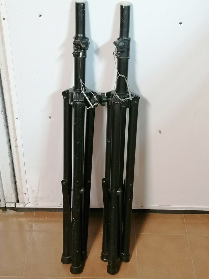 Altavoces activos RCF Art Series 325A + tripodes + fundas de segunda mano · Foto 9 de 9 · Madrid · 1090 €