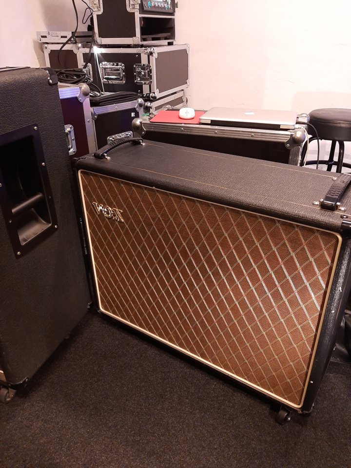 Pantalla Vox 2x12 (V212) - Altavoces Celestion Creamback G12M-65 - Impecable