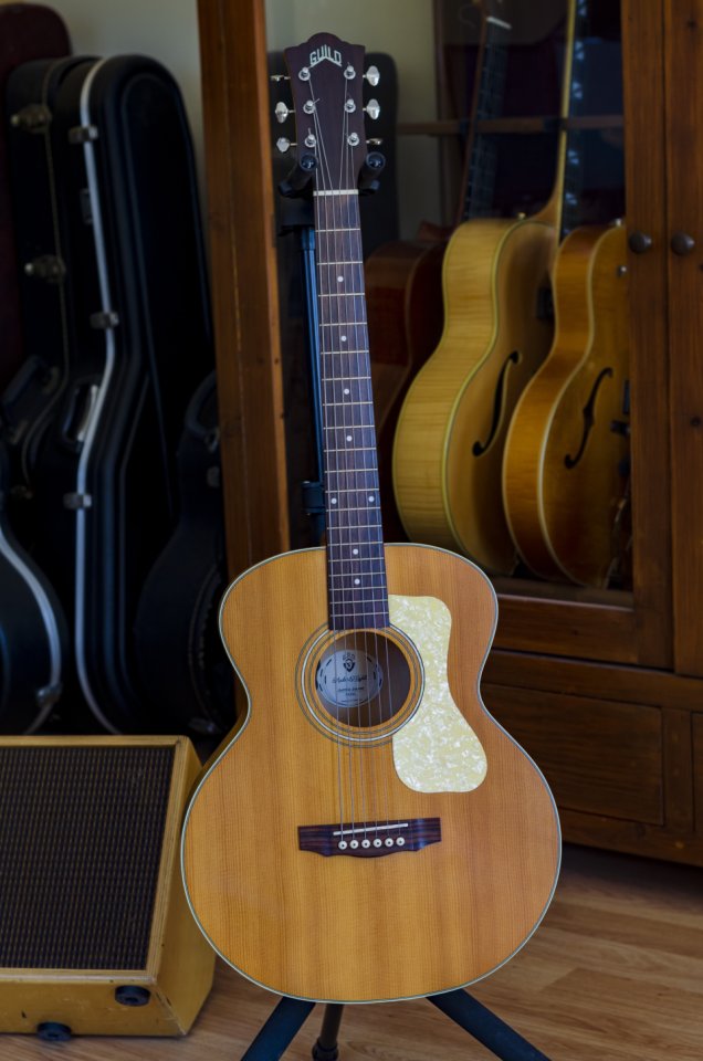 Guild Jumbo Junior Maple - Escala corta