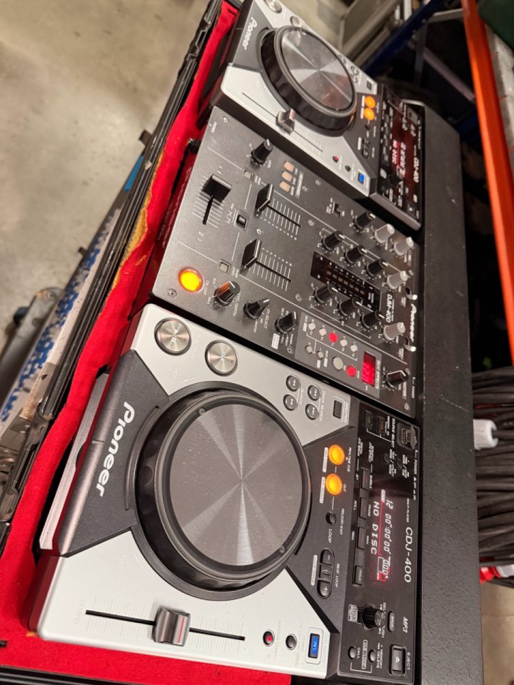 Set Pionner 400 + 2 CDJ400 de segunda mano · Foto 2 de 4 · Málaga · 350 €