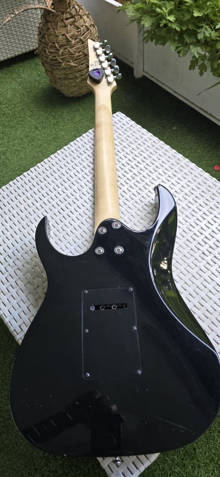 Guitarra Eléctrica Ibanez de segunda mano · Foto 6 de 10 · Madrid · 150 €