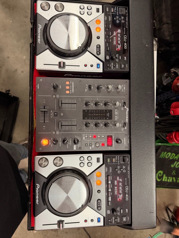 Set Pionner 400 + 2 CDJ400 de segunda mano · Foto 3 de 4 · Málaga · 350 €