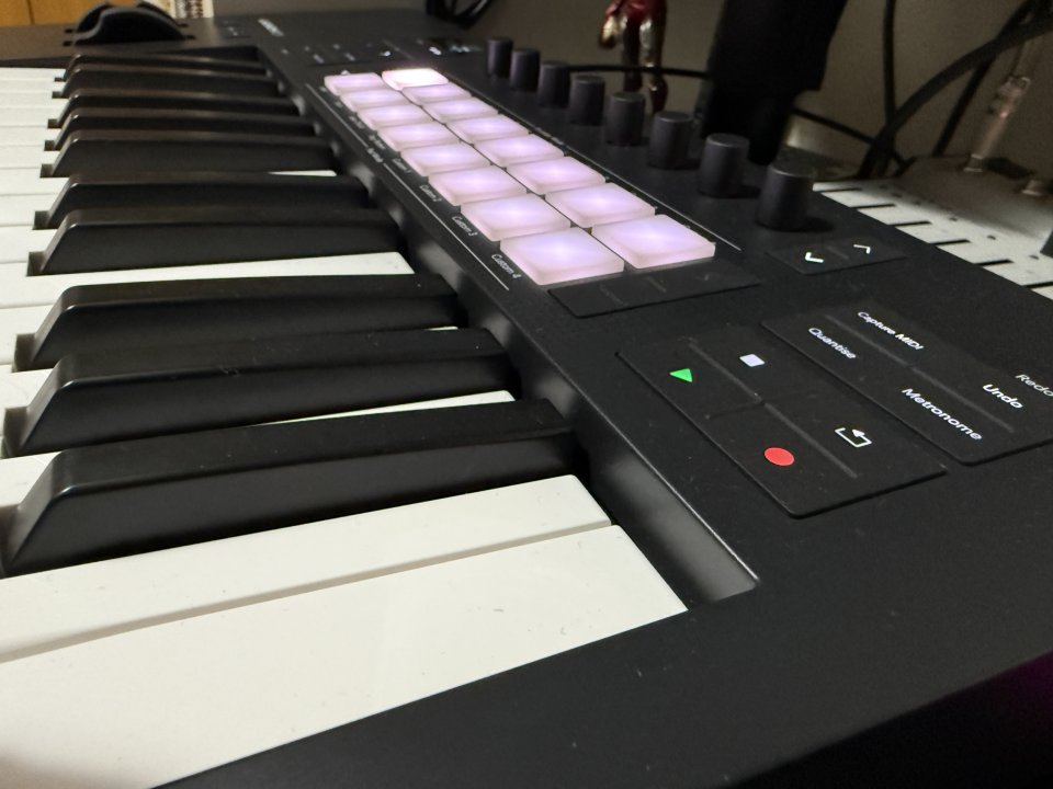 Novation Launchkey 25 MK4